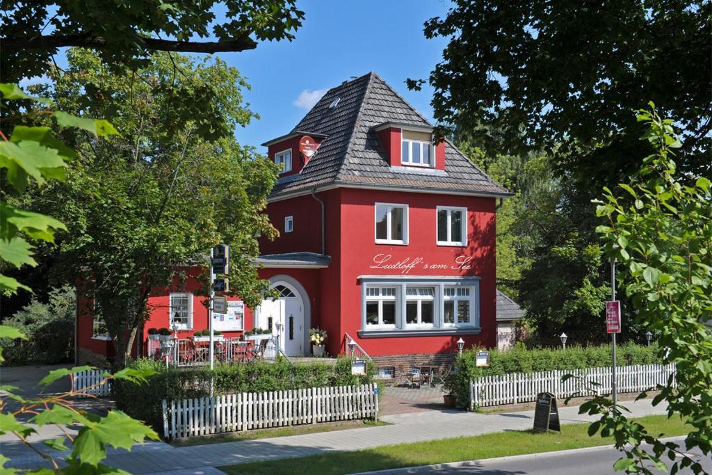 Leutloff'S Am See Цойтен Екстериор снимка